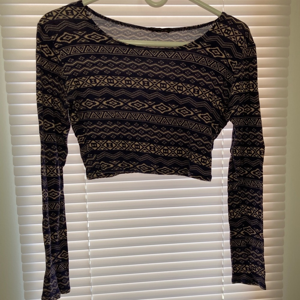 Long sleeve crop top